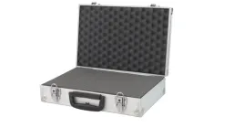 mala-walizka-aluminiowa-z-wypelnieniem-piankowym