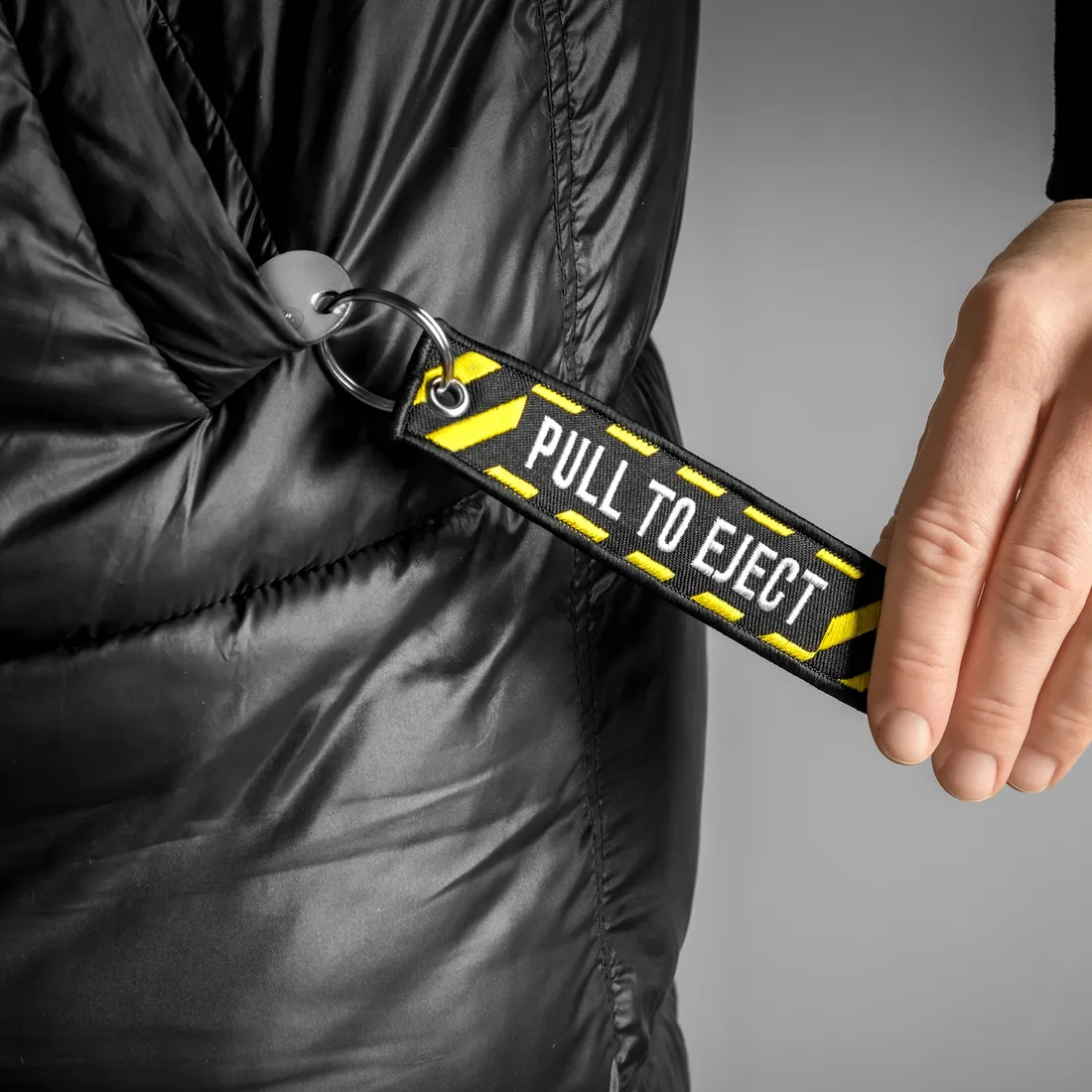 brelok-pull-to-eject