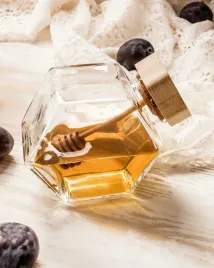 sloiczek-na-miod-z-drewniana-lyzeczka