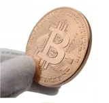 bitcoin-btc-w-kapslu-moneta-kolekcjonerska-rodzaj-gadzetu-zestaw-dekoracyjny