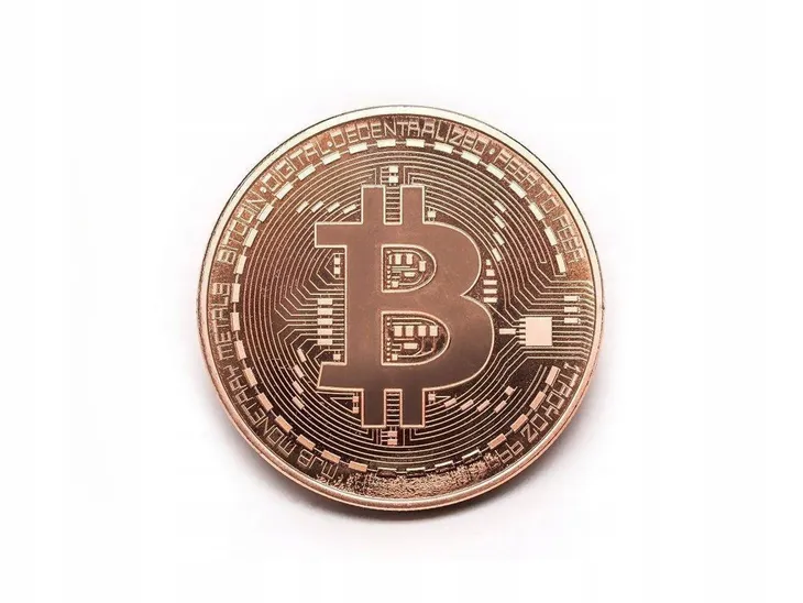 bitcoin-btc-w-kapslu-moneta-kolekcjonerska-waga-z-opakowaniem-0-15-kg