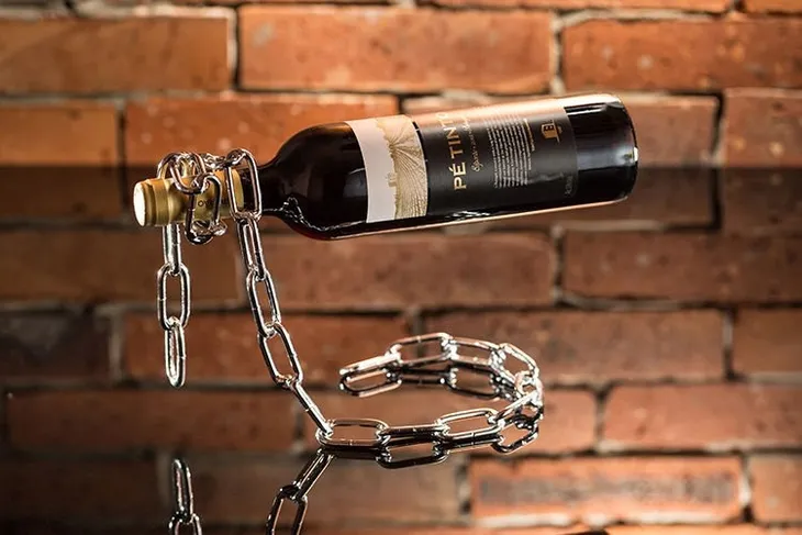 lancuchowy-stojak-na-wino-okazja-upominek-uniwersalny