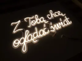 neon-led-z-toba-chce-ogladac-swiat-100x50cm
