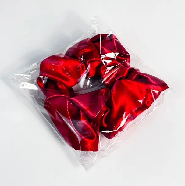 gumka-do-wlosow-scrunchie-fiolet-kolor-dominujacy-fioletowy
