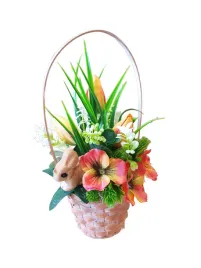 kompozycja-kwiatowa-wiosenna-w-koszyczku