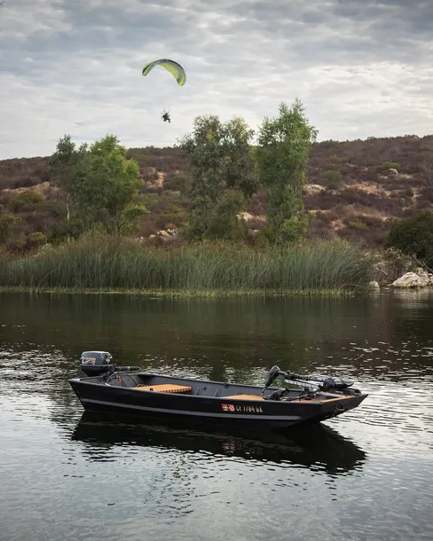 steel-itr-1012q-czarna-farba-poliuretanowa-o-pojemnosci-0-95l-pojemnosc-opakowania-950-ml