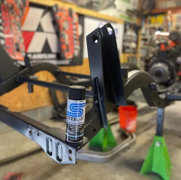 farba-poliuretanowa-antykorozyjna-steel-it-1012g-czarny-mat-378-stan-nowy