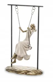 kobieta-na-hustawce-figurka-family-130460