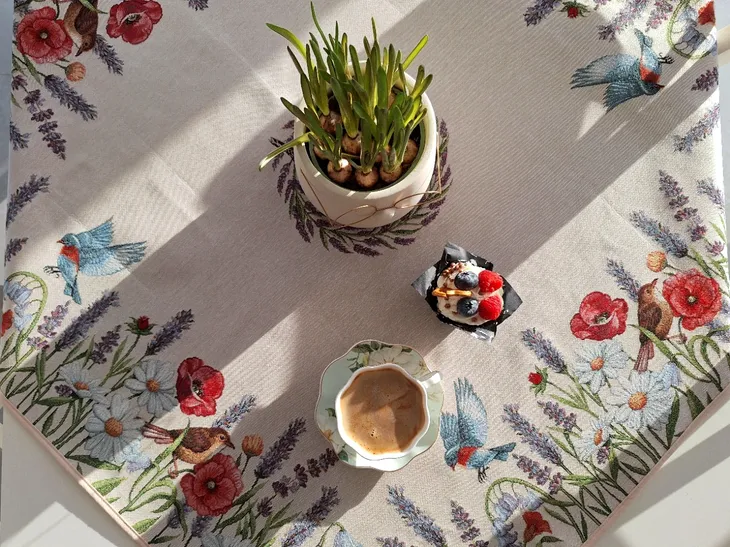 obrus-100x100-cm-1229-birds-rodzaj-obrusy