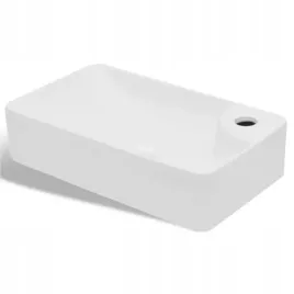 ceramiczna-umywalka-z-otworem-na-kran-biala