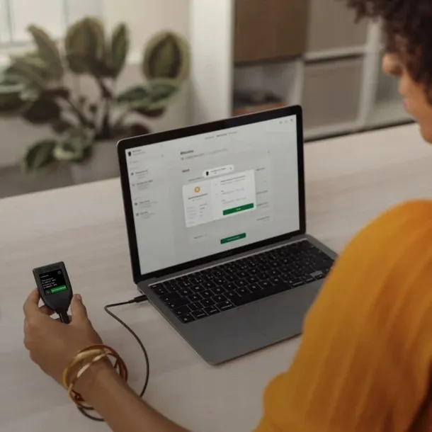 portfel-kryptowalut-trezor-model-t-stan-nowy-producent-trezor