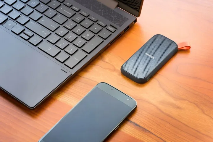 dysk-przenosny-sandisk-portable-ssd-2tb-stan-nowy-producent-sandisk-produkt-wprowadzony-do-obrotu-na-terenie-ue-przed-13-12-2024-nie
