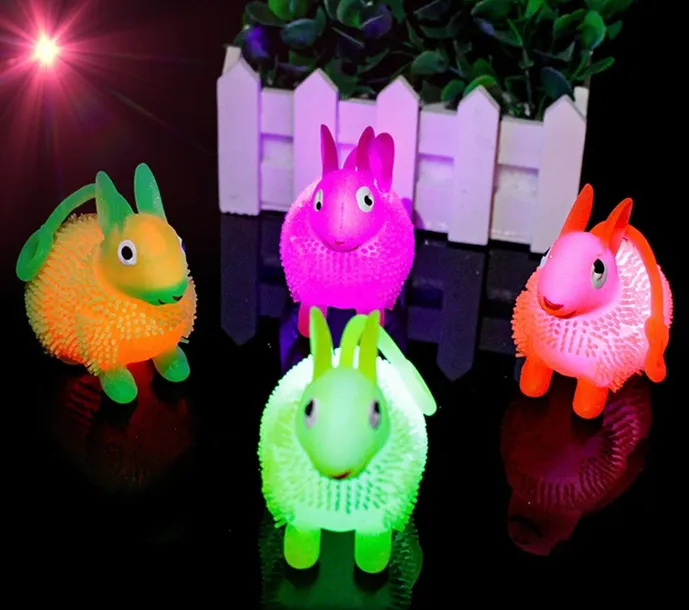 gniotek-squeeze-swiecacy-krolik-bohater-brak