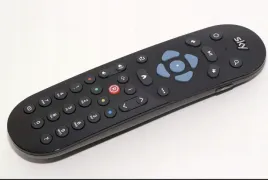 zastepczy-pilot-bluetooth-do-dekodera-do-sky-ec101