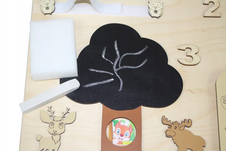 tablica-manipulacyjna-duza-las-wiek-dziecka-3-lata