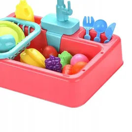 zlew-kuchenny-z-naczyniami-jedzeniem-i-woda