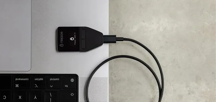 portfel-kryptowalut-trezor-safe-3-stellar-silver-producent-trezor