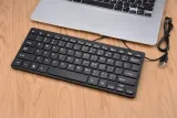 kompaktowa-mini-klawiatura-slim-usb-stan-nowy-kod-producenta-2568-krispol