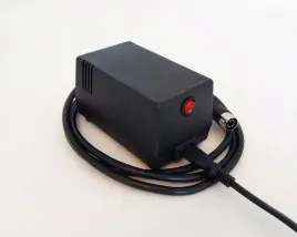 c64-psu-legendarny-zasilacz-do-commodore-64-regulowane-5v-czarny