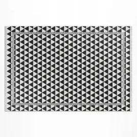 dywan-zewnetrzny-winylowy-czarno-biale-trojkaty-imitacja-tkaniny-150x255-cm