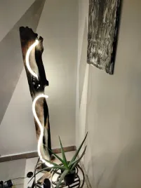 unikatowa-lampa-podlogowa-z-naturalnego-drewna