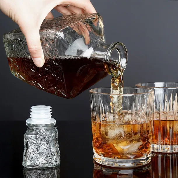 karafka-do-whisky-szklana-830-ml-waga-z-opakowaniem-0-71-kg