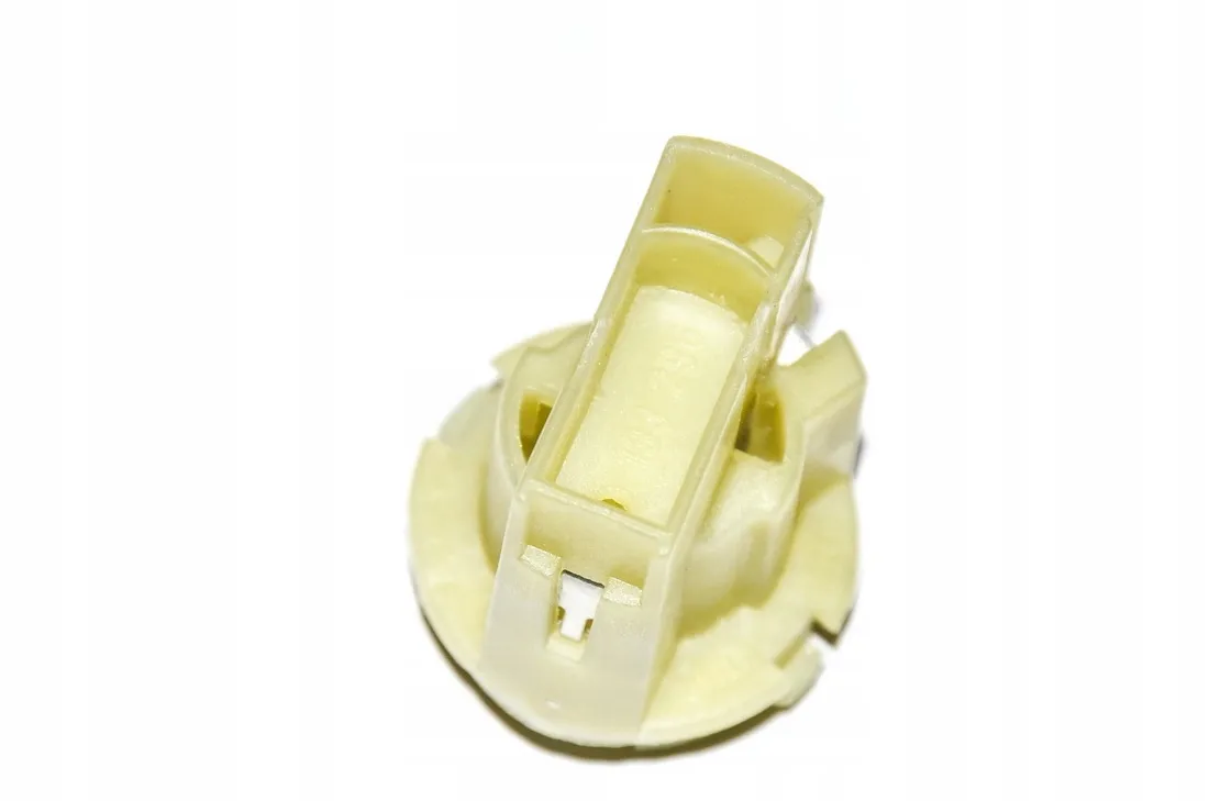 gniazdo-zarowki-lampy-tyl-bmw-e31-e36-e34-e39-e65-e66-63211379399