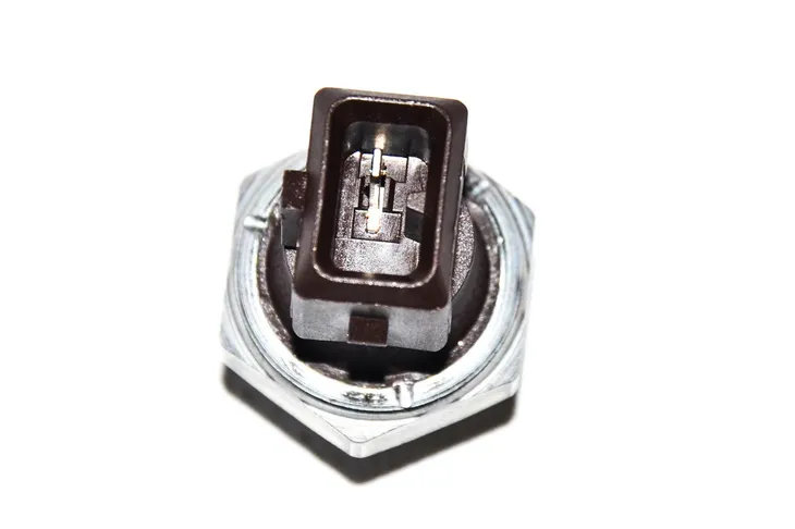 czujnik-cisnienia-oleju-bmw-e36-e38-e39-e43-e53-x5-e60-e63-e65-e70-e71-mini-producent-czesci-bmw-oryginalne-oe