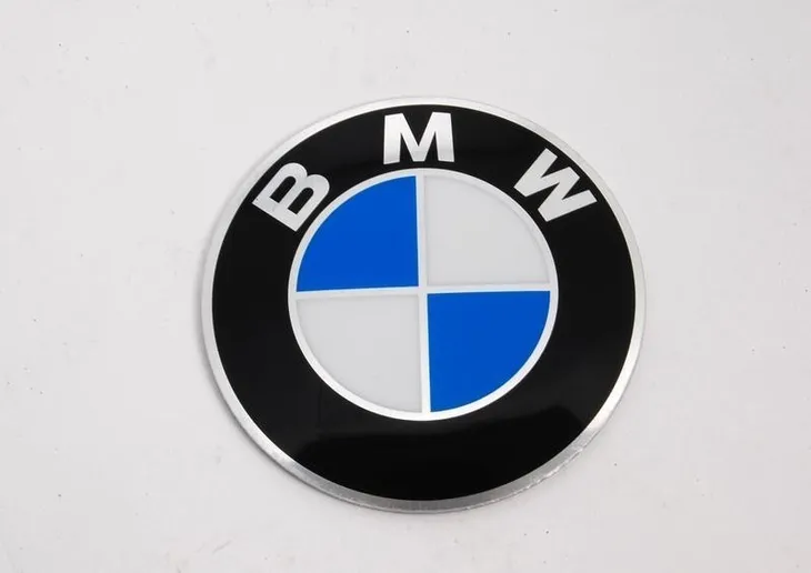 emblemat-naklejany-kolpaczka-bmw-e12-e23-e24-e28-e32-e34-36131122132-numer-katalogowy-czesci-36131122132