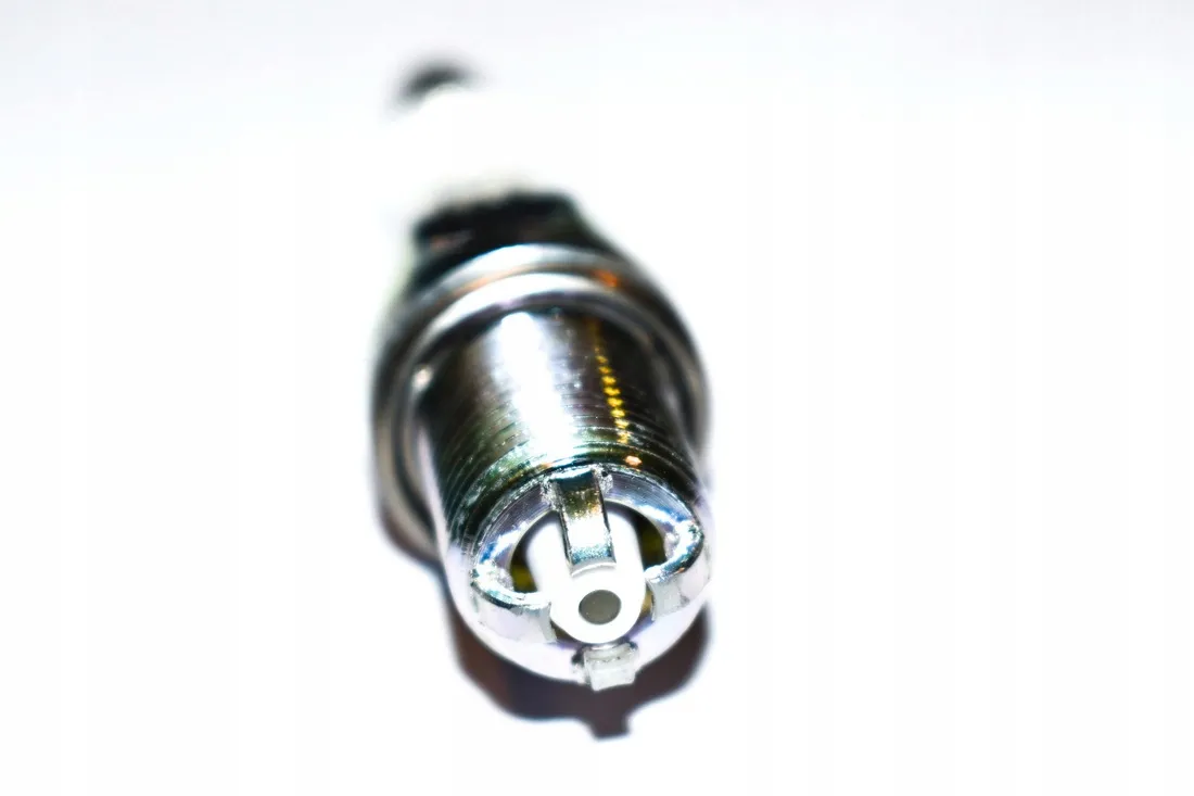 swieca-zaplonowa-bmw-e38-e39-e46-e60-e65-316-318-stan-nowy