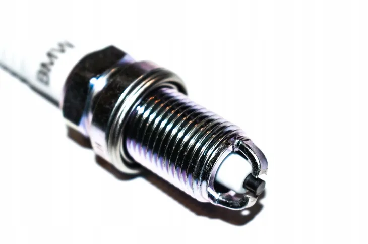 swieca-zaplonowa-bmw-e36-e34-e39-e38-520-523-528-rozmiar-klucza-16-mm