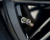 nakretki-na-wentyle-z-logo-bmw-m-1m-m2-m3-m4-m5-m6-m8-36122447402-stan-nowy