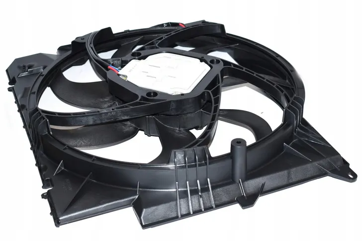 wentylator-z-obudowa-bmw-e81-e82-e84-x1-e87-e90-e91-e92-e93-17428506668-producent-czesci-polcar