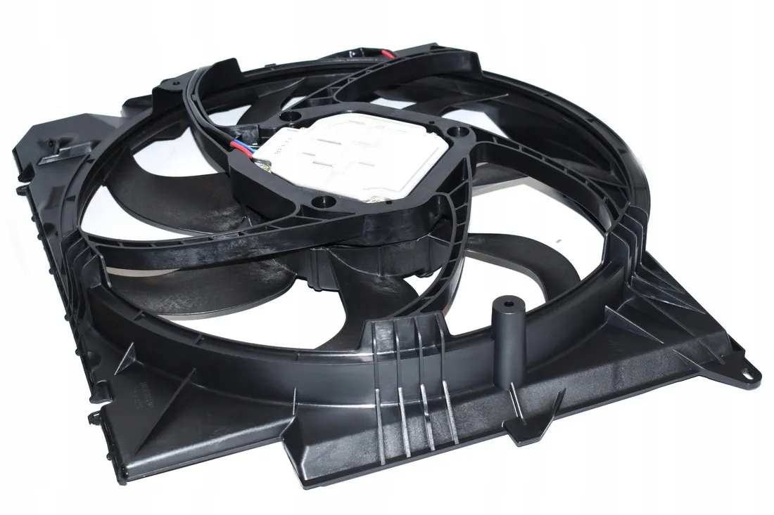 wentylator-z-obudowa-bmw-e81-e82-e84-x1-e87-e90-e91-e92-e93-17428506668-stan-nowy
