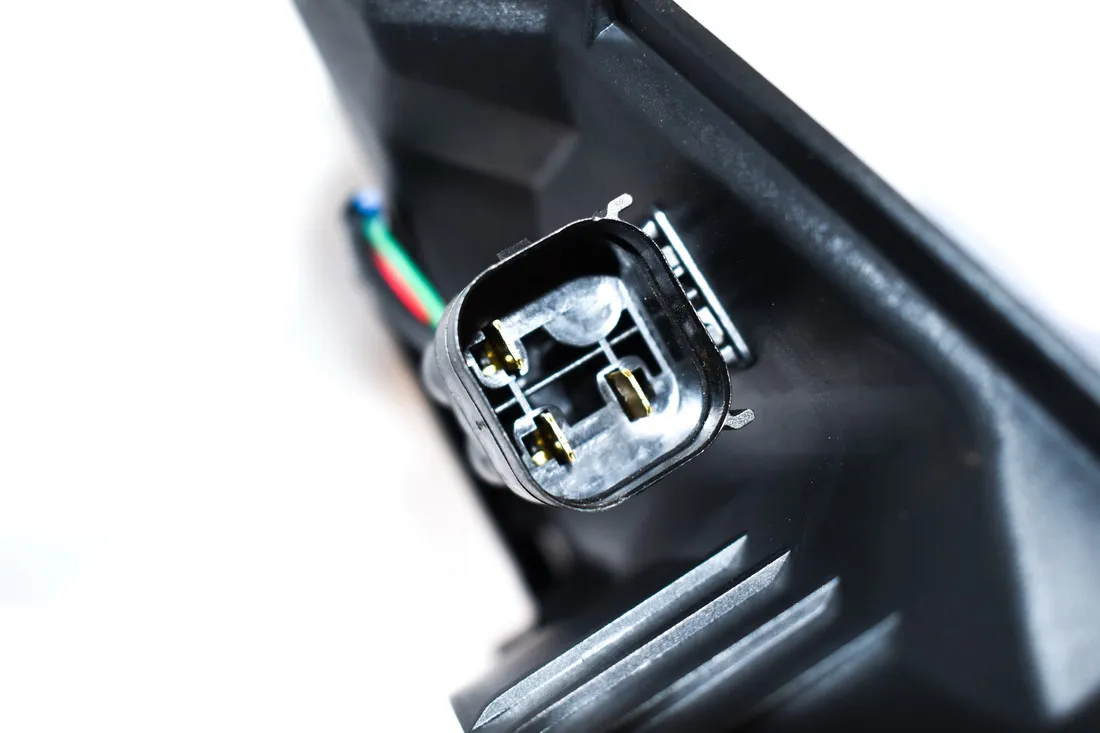 wentylator-z-obudowa-bmw-e81-e82-e84-x1-e87-e90-e91-e92-e93-17428506668-stan-nowy
