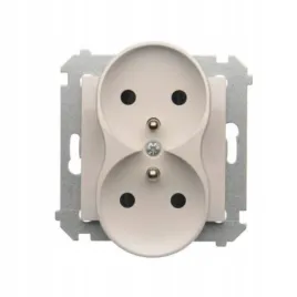 simon-54-gniazdo-podwojne-81x75x46mm-biale-ip20-z-uziemieniem-przeslony
