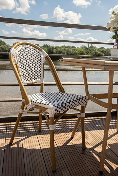 krzeslo-cafe-paris-biale-rattan-wysokosc-mebla-88-cm