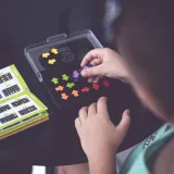 gra-iq-arrows-smart-games-7-material-papier