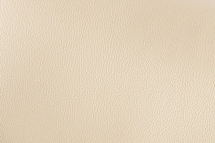 fotel-egg-szeroki-pu-bezowy-kolor-korpusu-szary