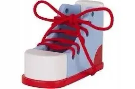 drewniany-but-do-nauki-sznurowania