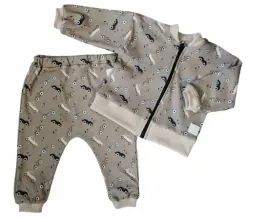 dres-autka-retro-na-bezowym-tle-sciagacz-prazkowany-rozmiar-170