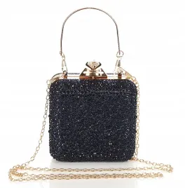 granatowa-zgrabna-blyszczaca-kopertowka-puzderko-zloty-lancuszek-raczka