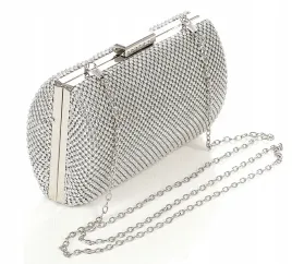 srebrna-zgrabna-blyszczaca-kopertowka-puzderko-na-lancuszku