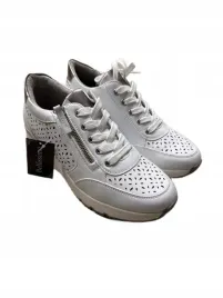 biale-buty-sneakersy-z-zamkiem-szara-podeszwa-rozmiar-40