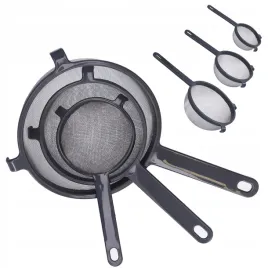 sitko-kuchenne-przesiewacz-do-maki-z-raczka-3-szt