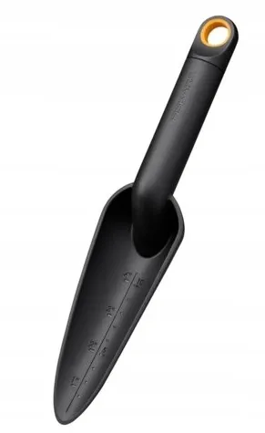 lopatka-waska-solid-1072101-fiskars