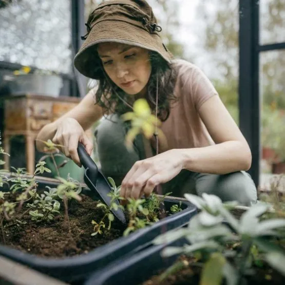 lopatka-waska-solid-1072101-fiskars