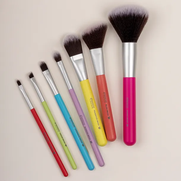 benecos-pedzelek-do-ust-140-cm-colour-edition-produkt-wodoodporny-brak-informacji