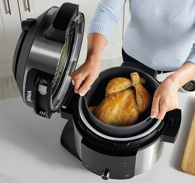 multicooker-ninja-foodi-ol550eu-cechy-dodatkowe-lampka-kontrolnaorschowek-na-przewod-sieciowy