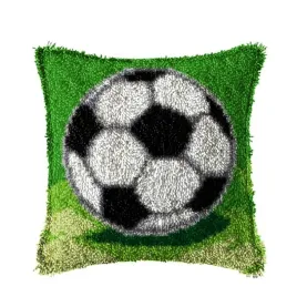 szydelkowanie-shaggy-haftowanie-na-kanwie-poduszka-pilka-nozna-football-fun